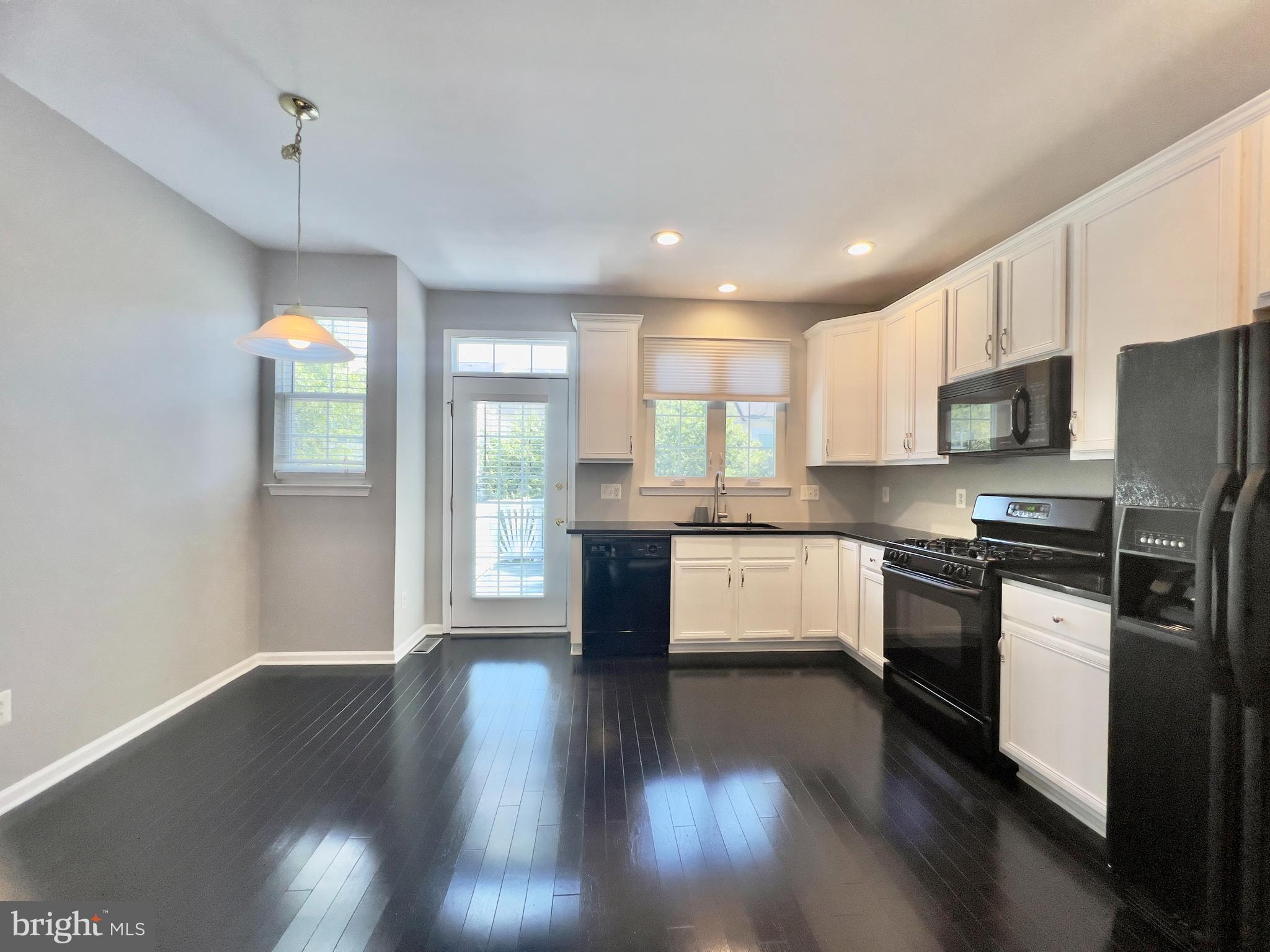 BELMONT COUNTRY CLUB - Residential Lease