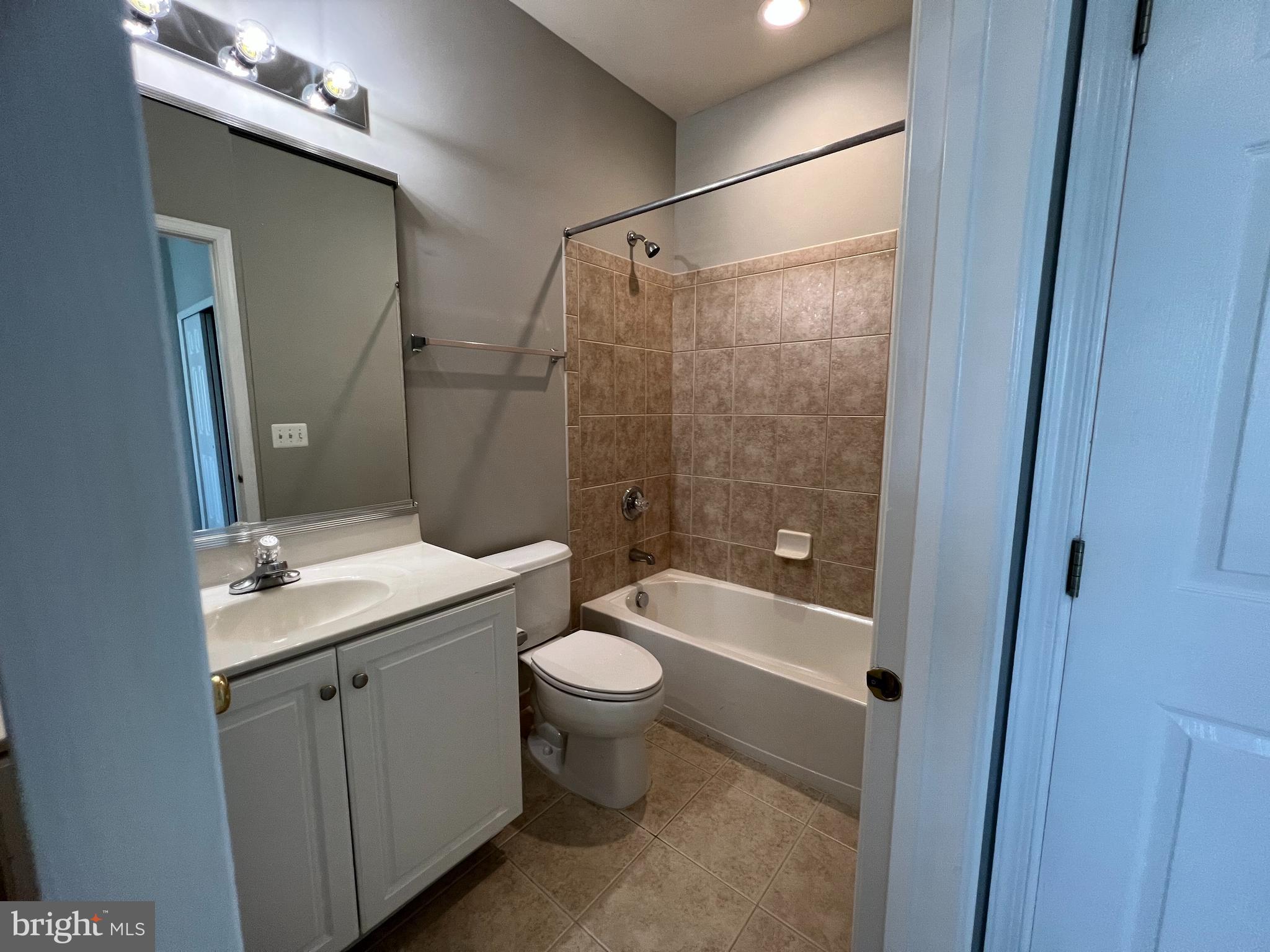 BELMONT COUNTRY CLUB - Residential Lease