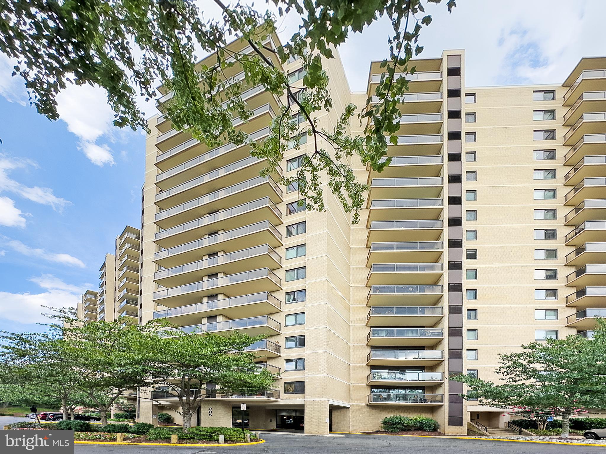 WATERGATE AT LANDMARK - Residential