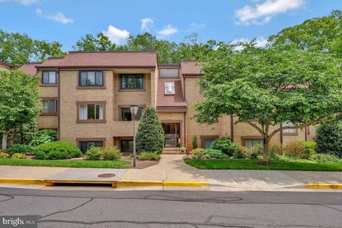 Photo of 1663 Parkcrest Circle #5B/200, RESTON, VA 20190 (MLS # VAFX2317214)