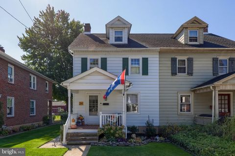 Photo of 34 E Market Street, LITITZ, PA 17543 (MLS # PALA2076832)