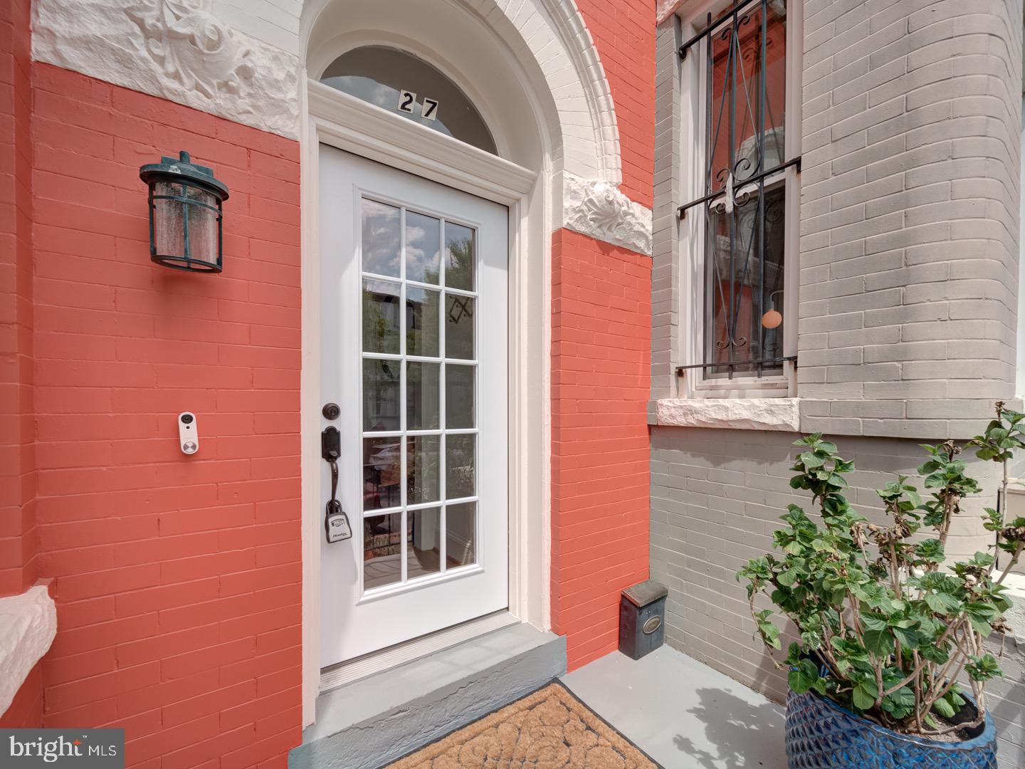 27 SEATON PLACE NW