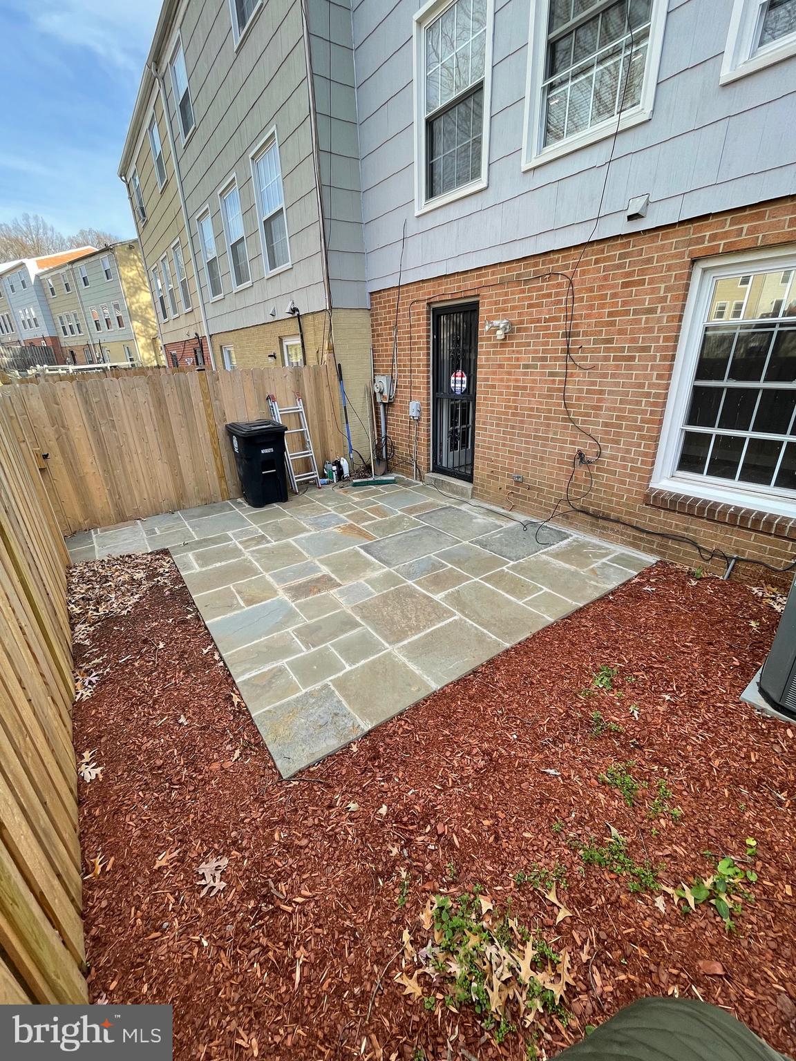 PINEWOOD HILL - Residential Lease