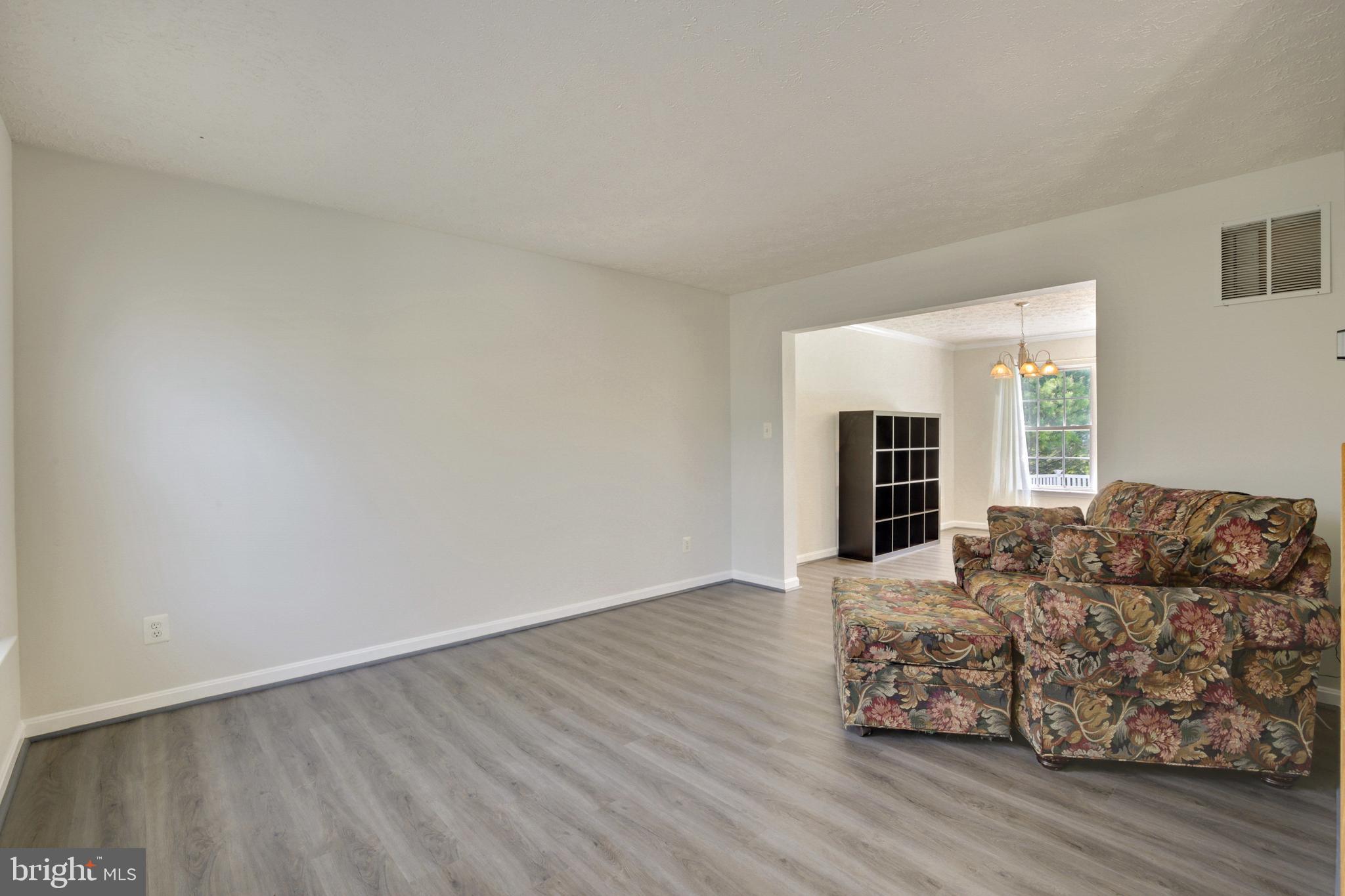 TUCHAHOE FARMS - Residential