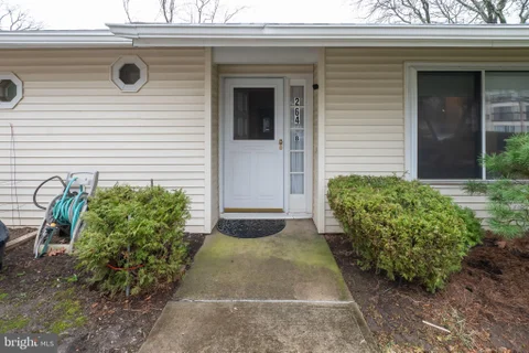 264 Crosse Drive, Monroe Township, NJ MLS: NJMX2011940