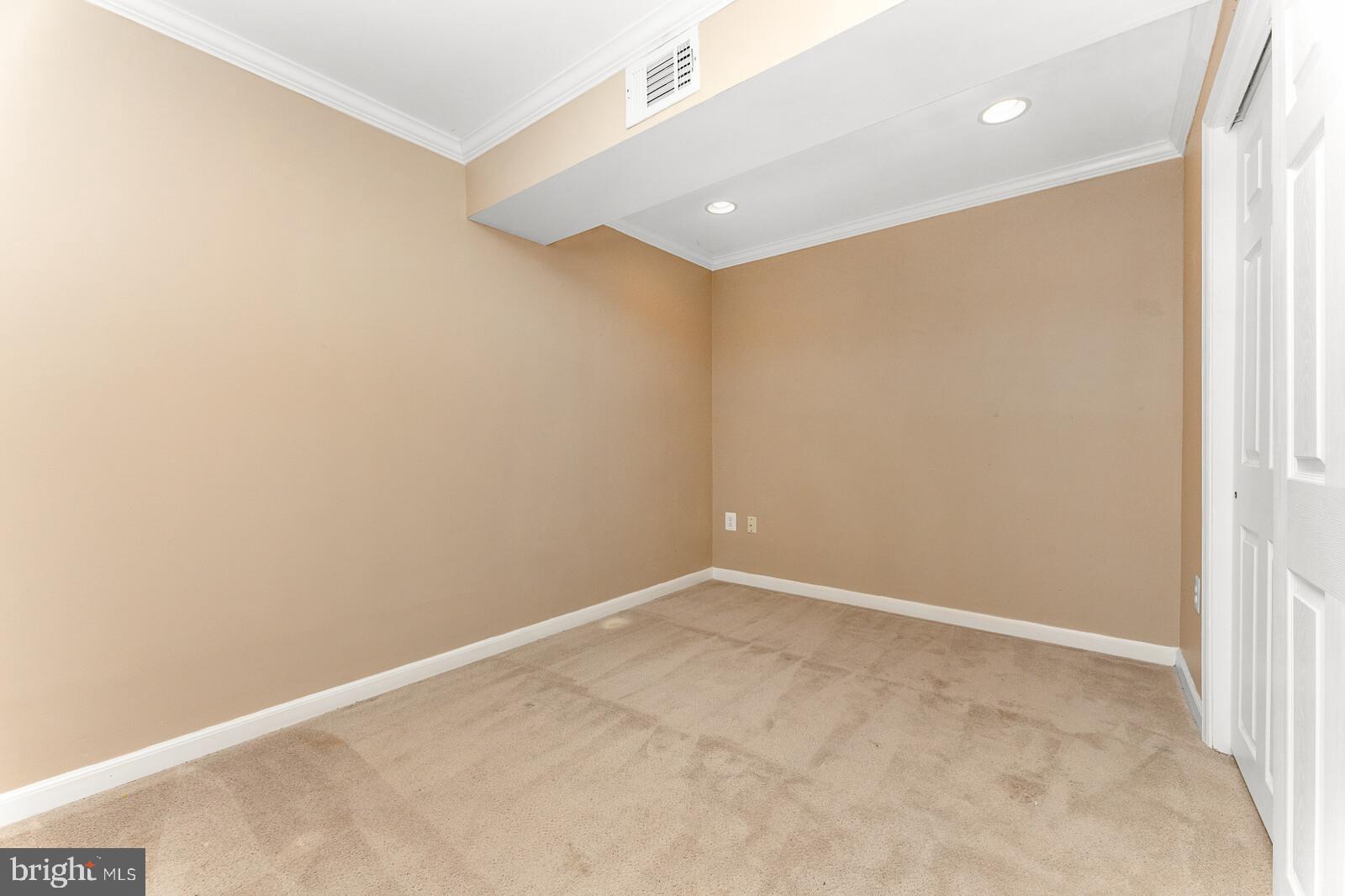 GLEN COVE - Residential Lease