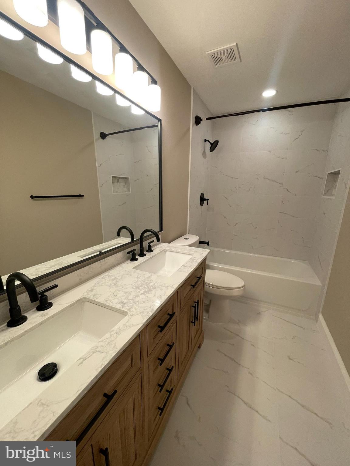 JAMESTOWNE ESTATES - Residential