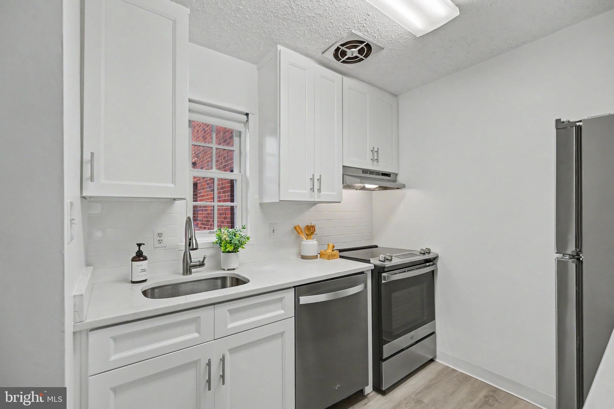 1602 W ABINGDON DRIVE 101
