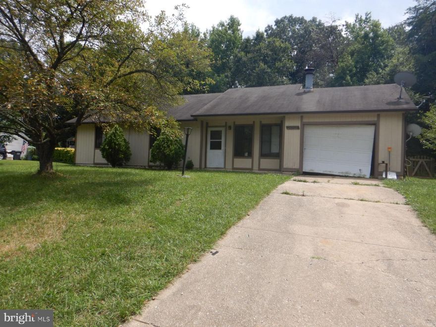 Single family home in St. Charles close and convenient to everything just waiting for your personal touches and updating.  Needs renovation but priced accordingly.  Cash or Renovation Loans only.