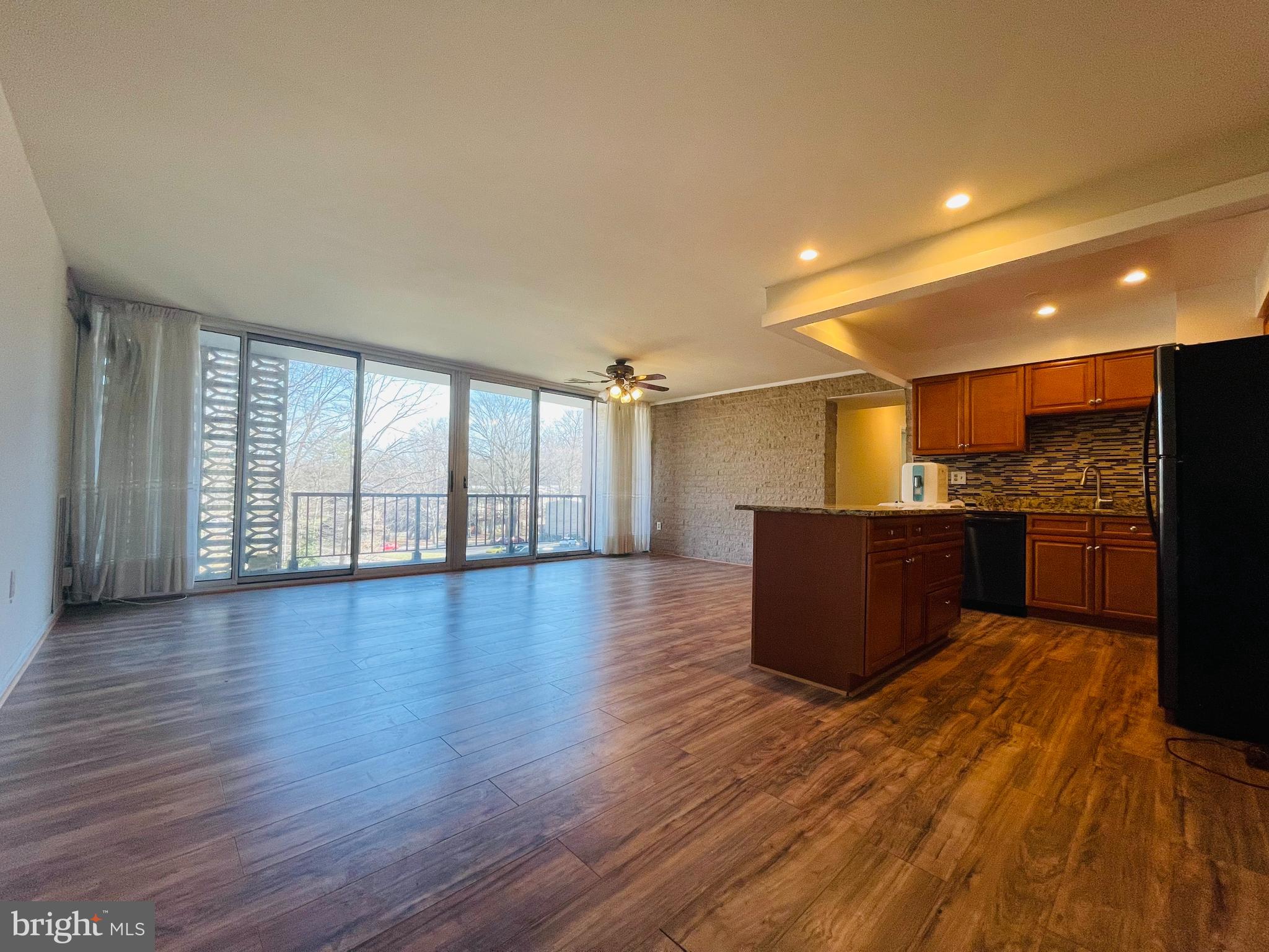 IVYMOUNT COURT - Residential Lease
