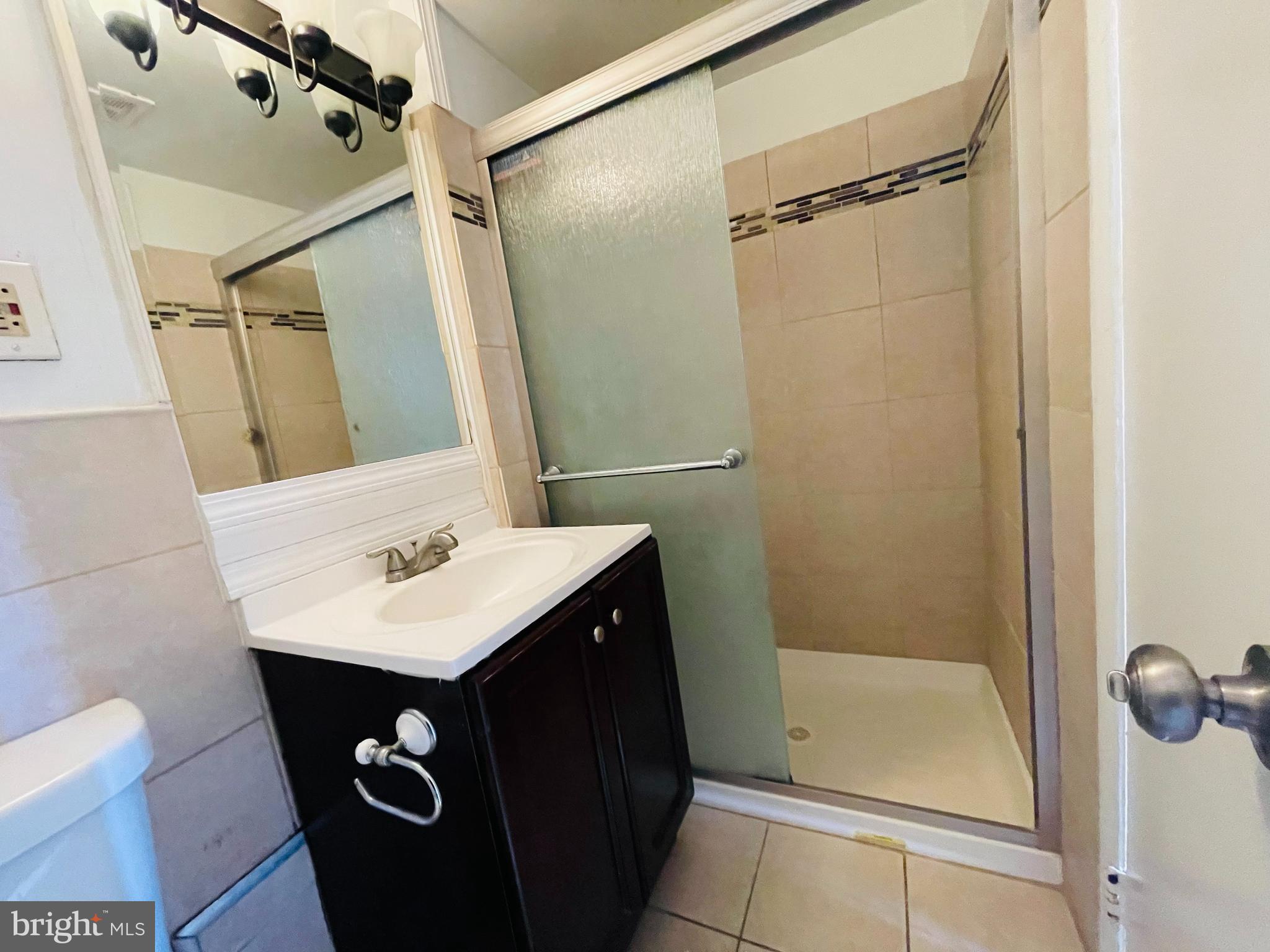 IVYMOUNT COURT - Residential Lease