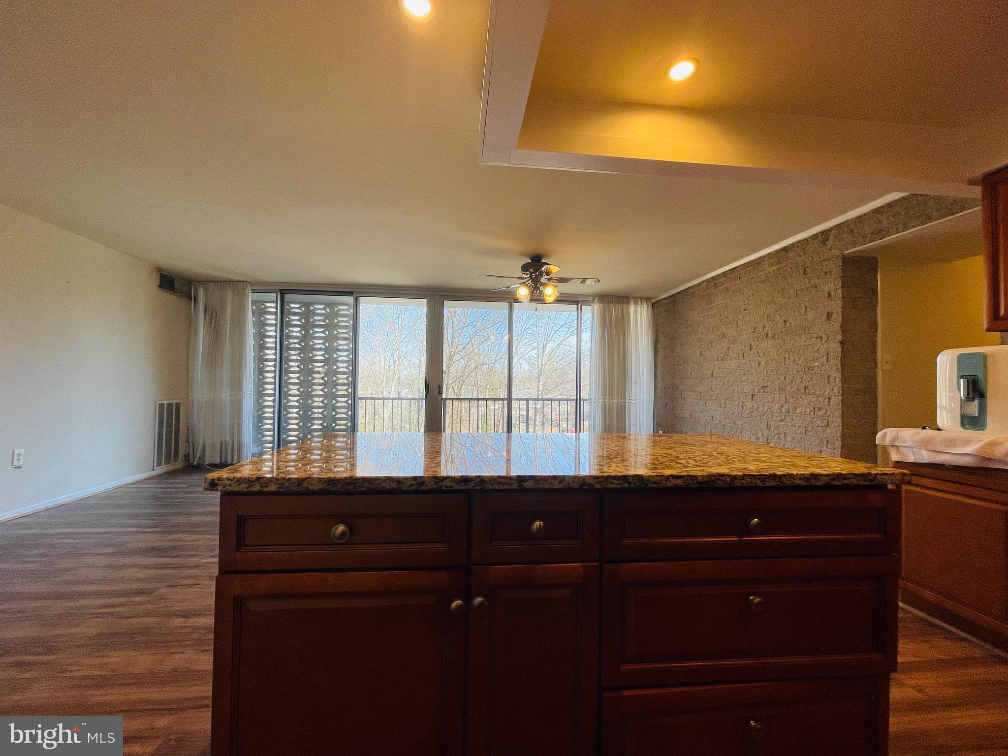 IVYMOUNT COURT - Residential Lease