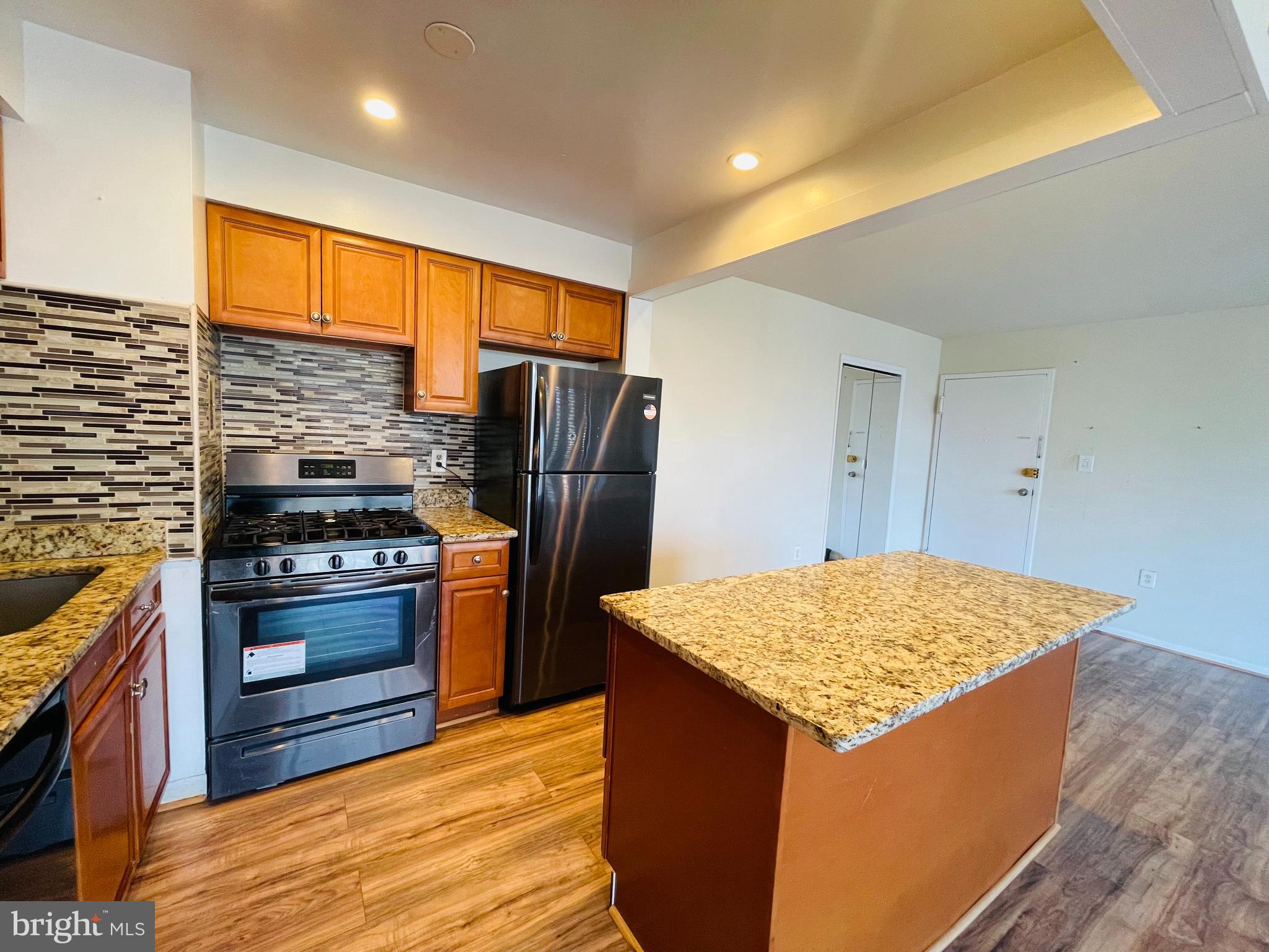 IVYMOUNT COURT - Residential Lease
