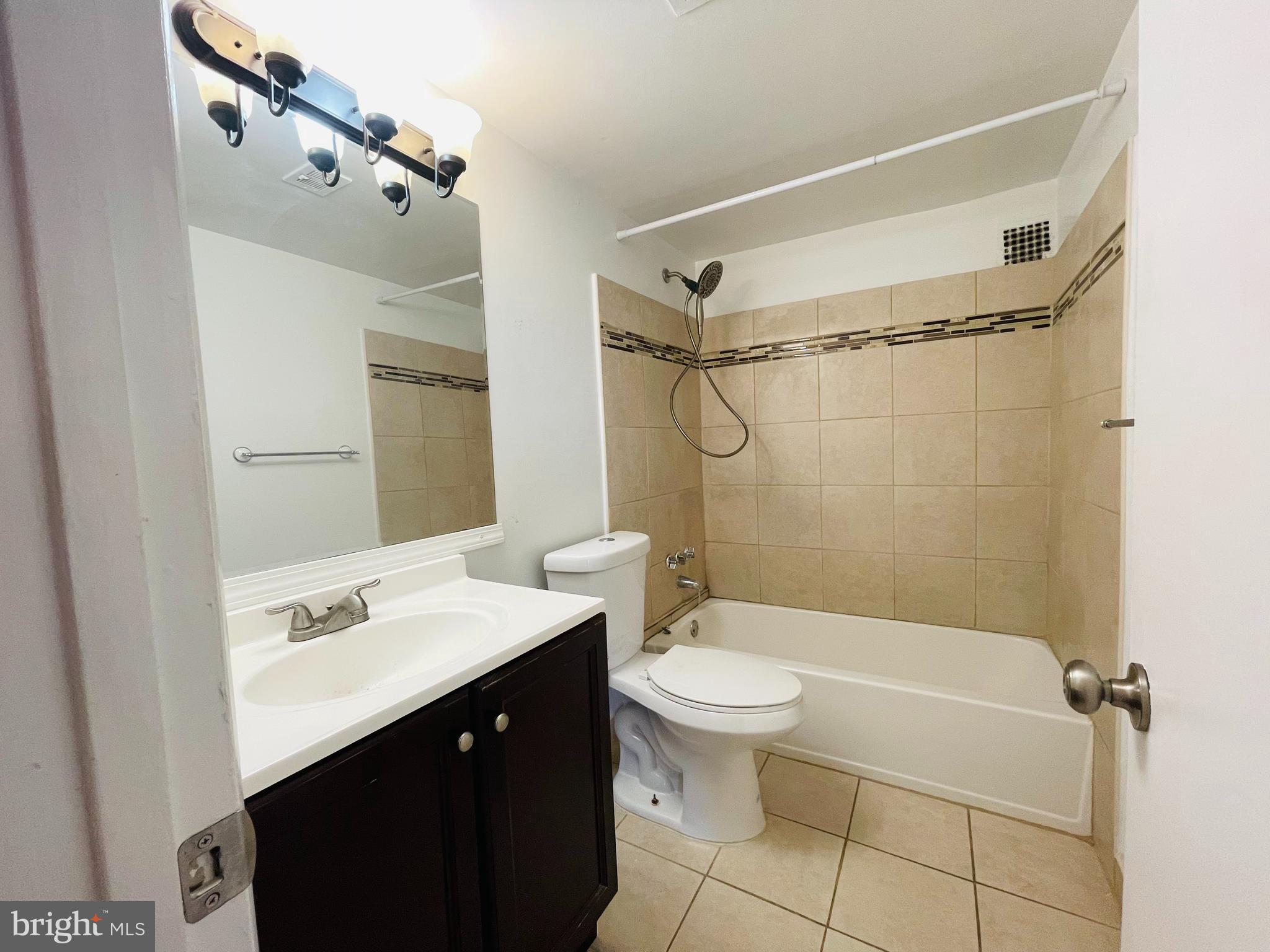 IVYMOUNT COURT - Residential Lease