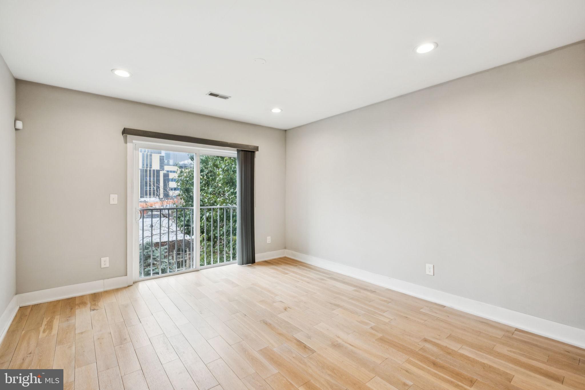 FAIRMOUNT - Residential Income