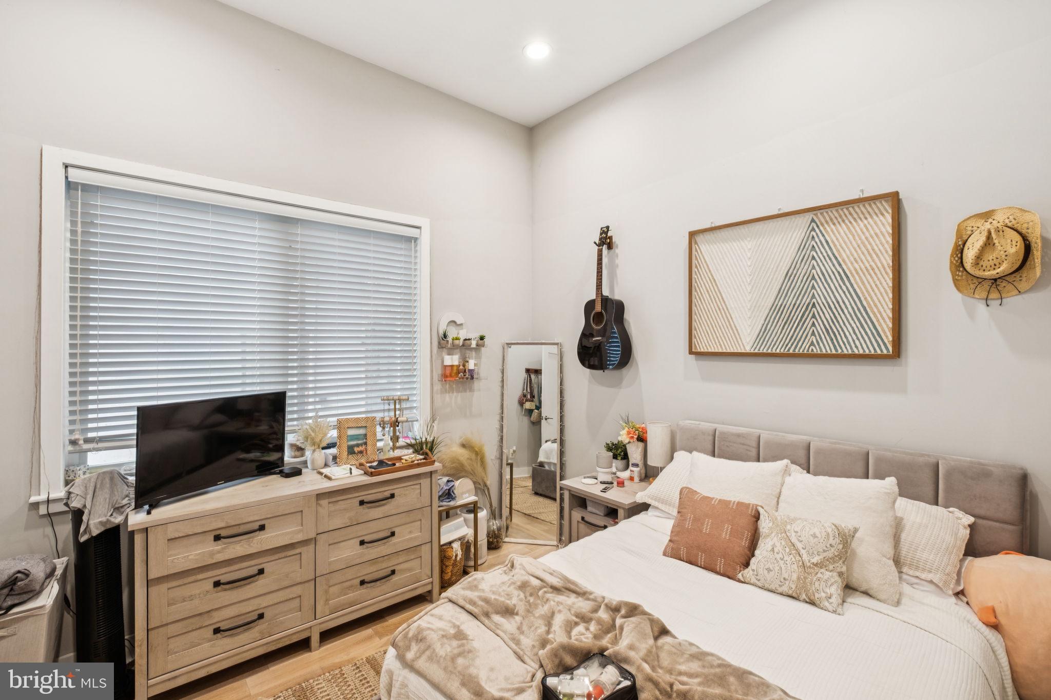 FAIRMOUNT - Residential Income