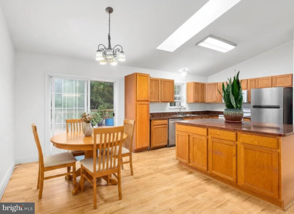 53 BLOOMINGTON LANE