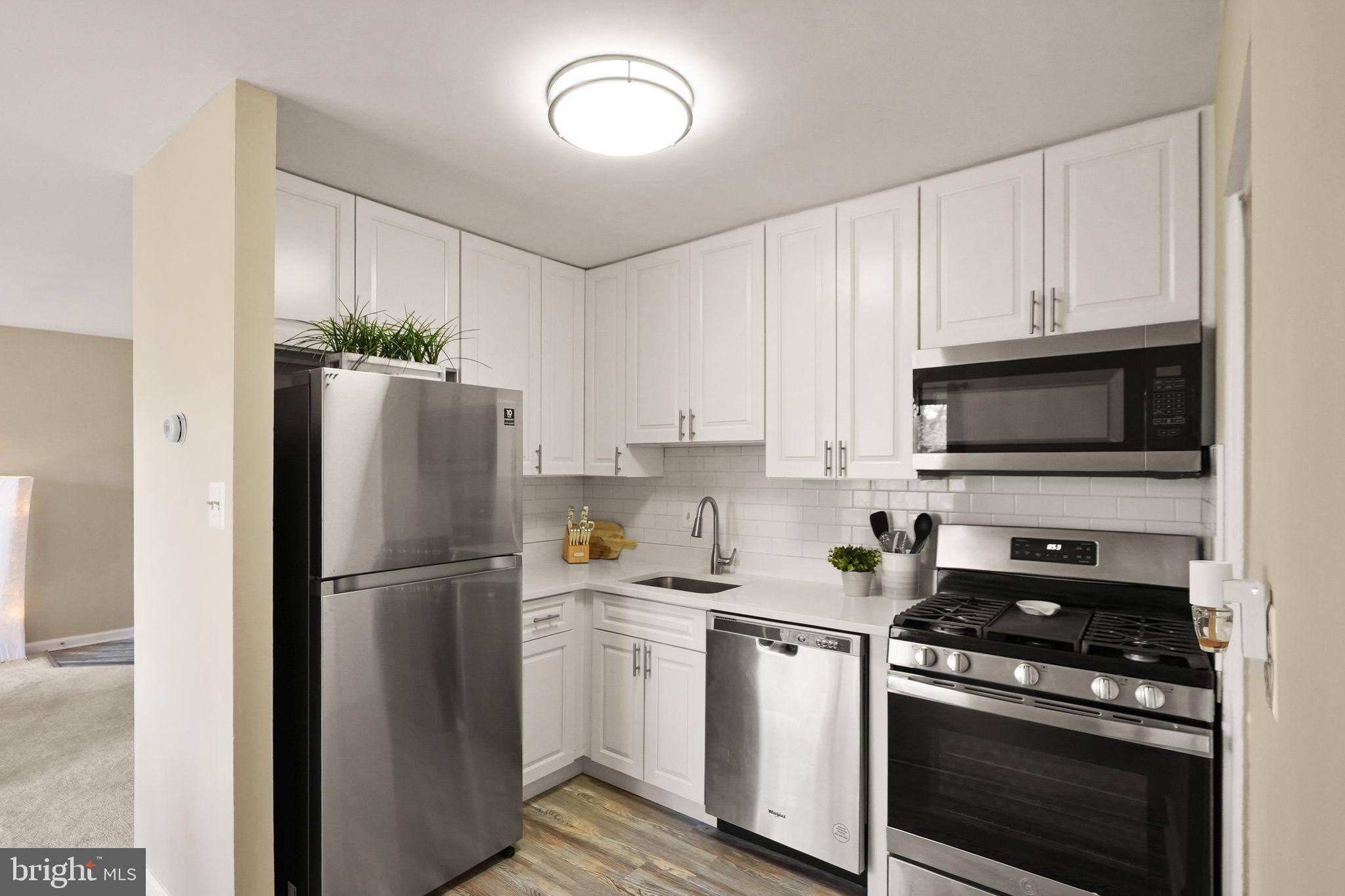 LITTLE RIVER SQUARE - Residential