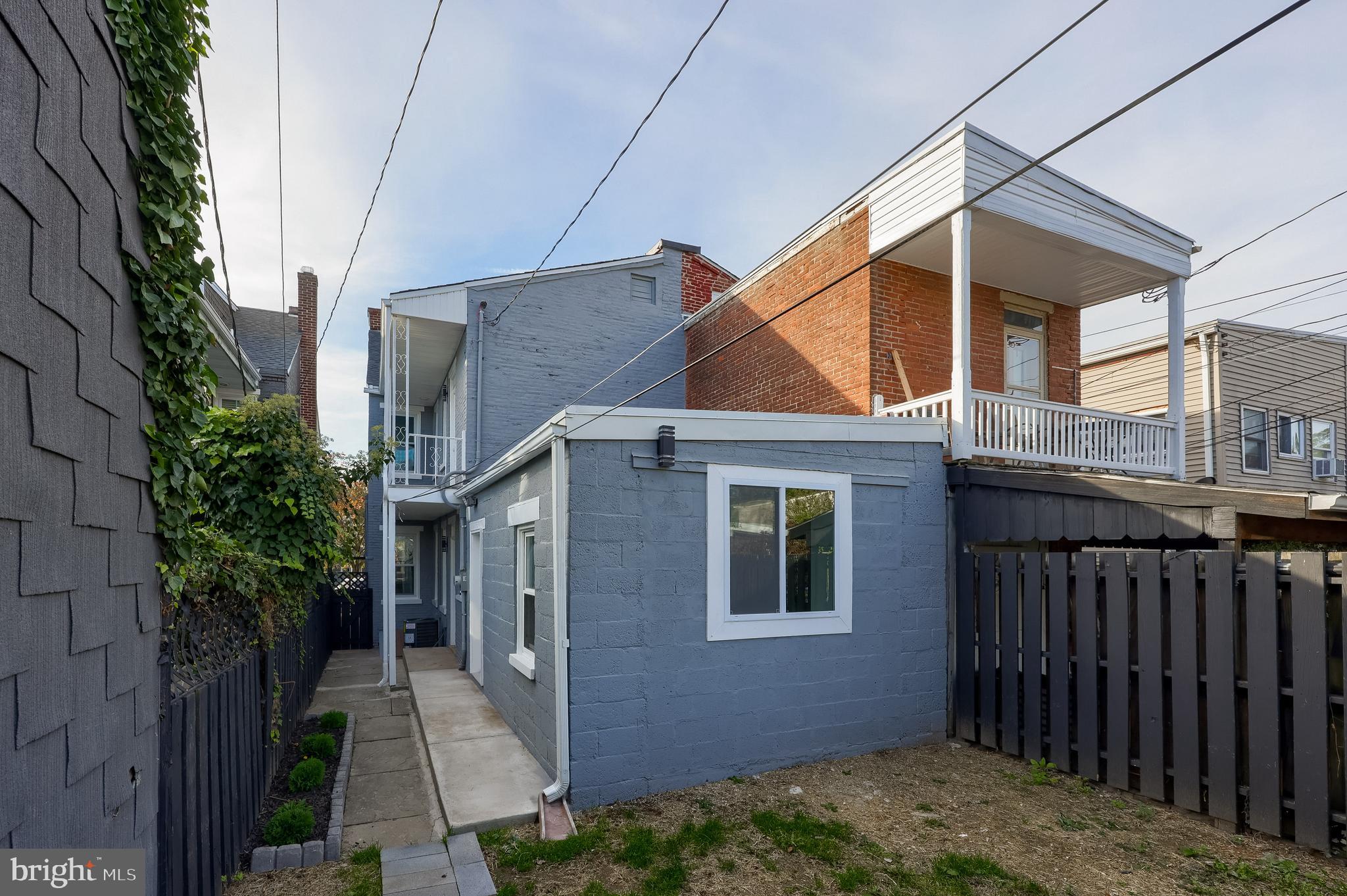 CHESTNUT HILL - Residential