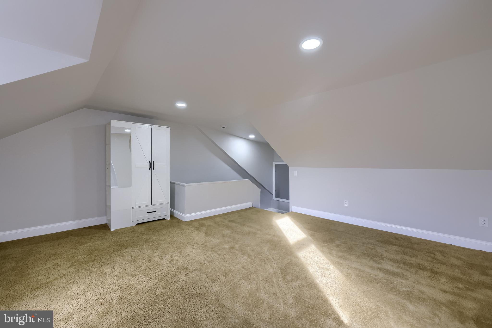 CHESTNUT HILL - Residential