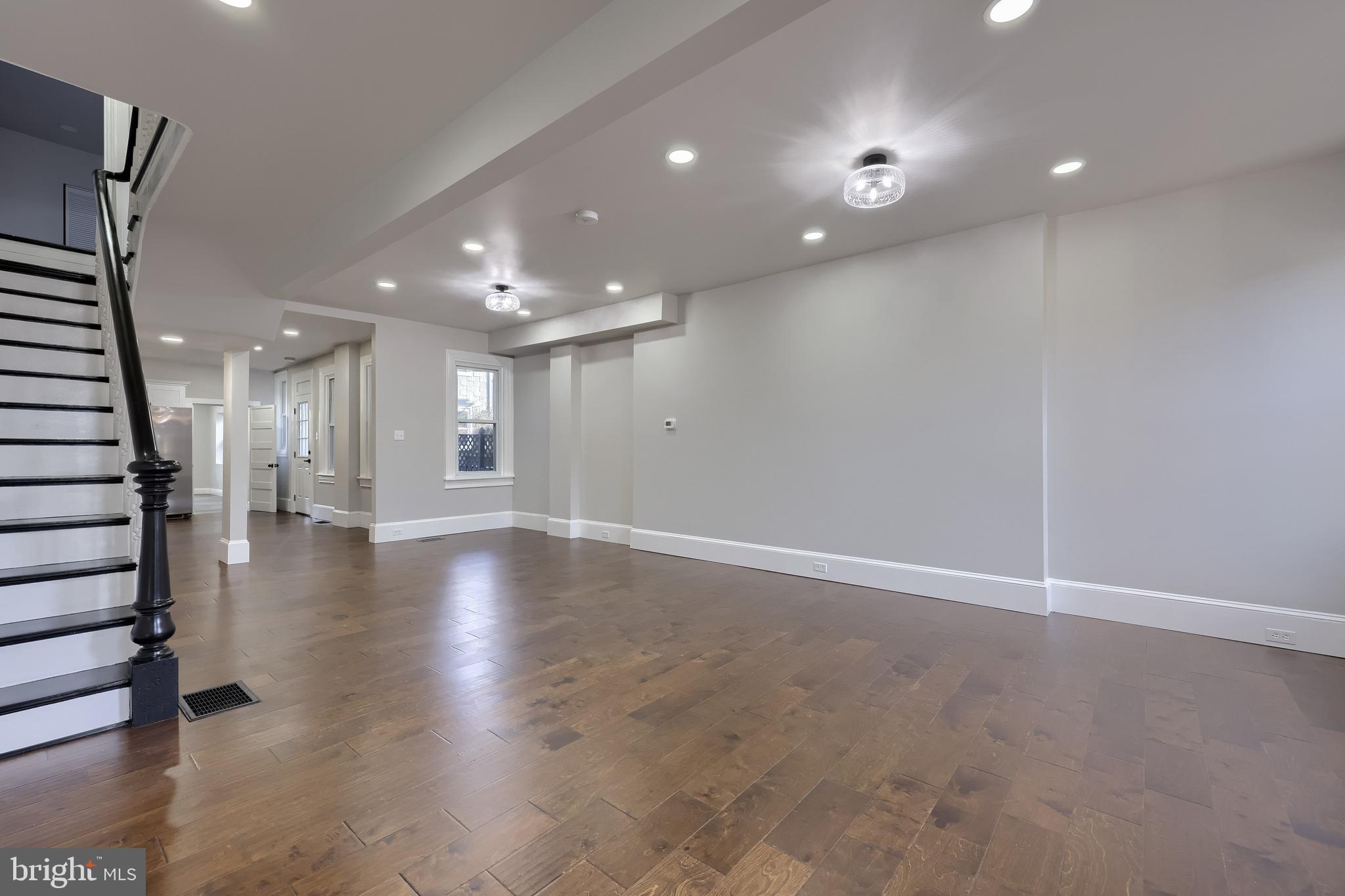 CHESTNUT HILL - Residential