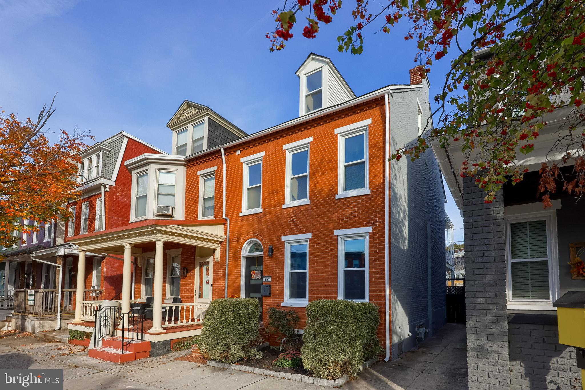 CHESTNUT HILL - Residential