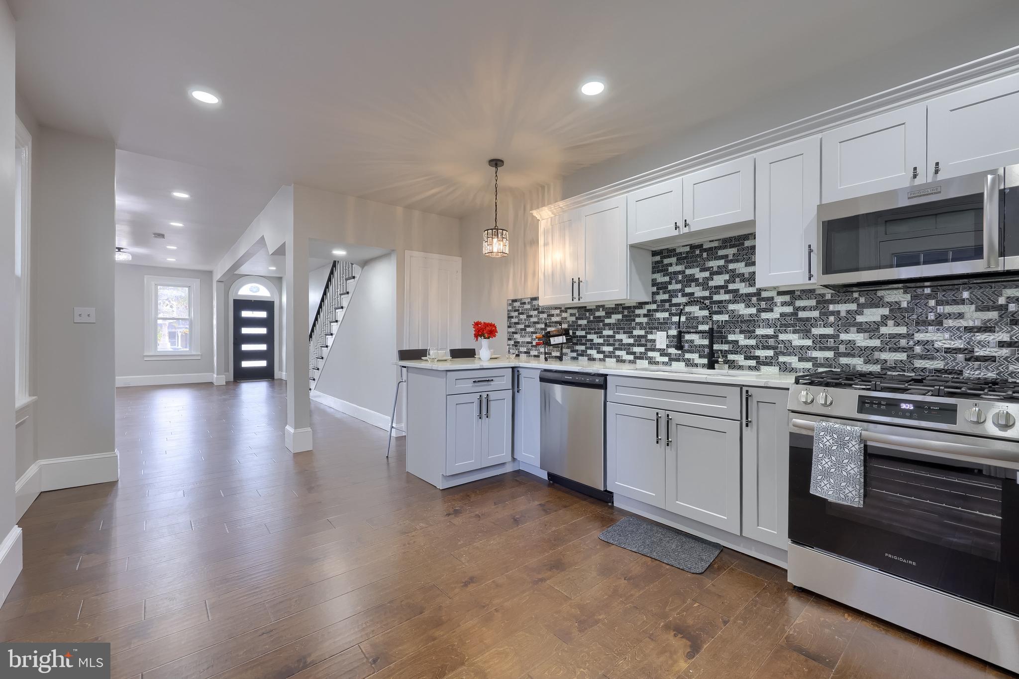 657 W ORANGE STREET