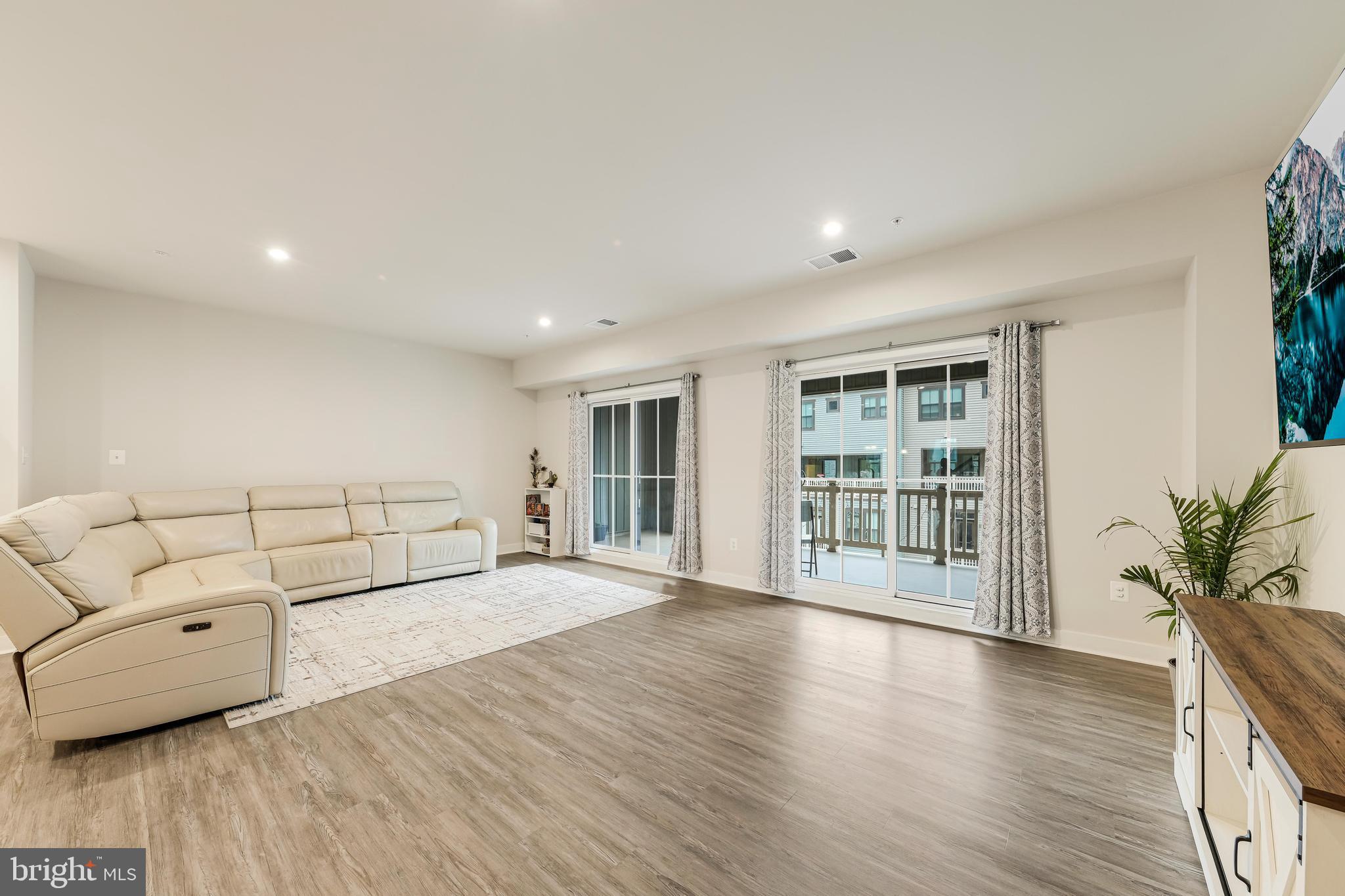 FOSTER'S GLEN - Residential Lease