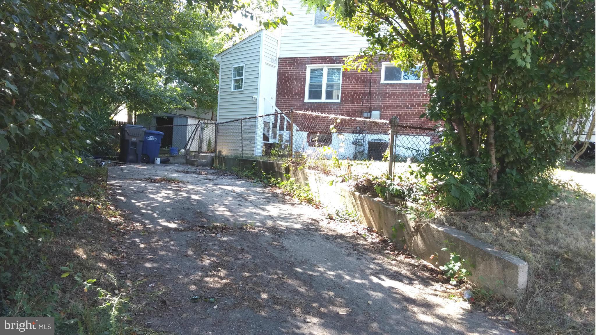 BUCKNELL MANOR - Residential