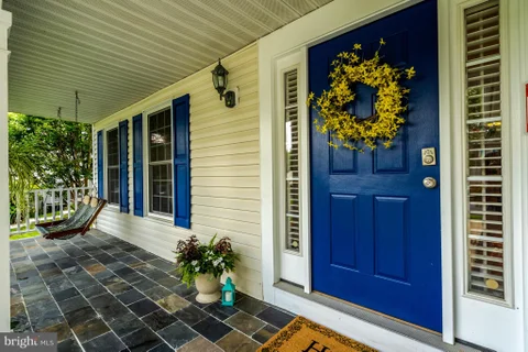 7809 Roundabout Way, Springfield, VA MLS: VAFX2333266