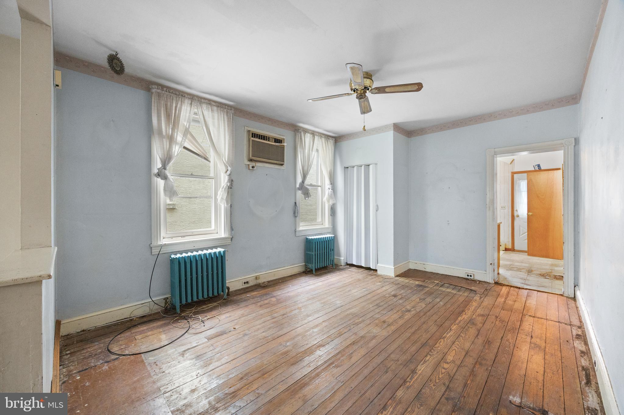 ROXBOROUGH - Residential