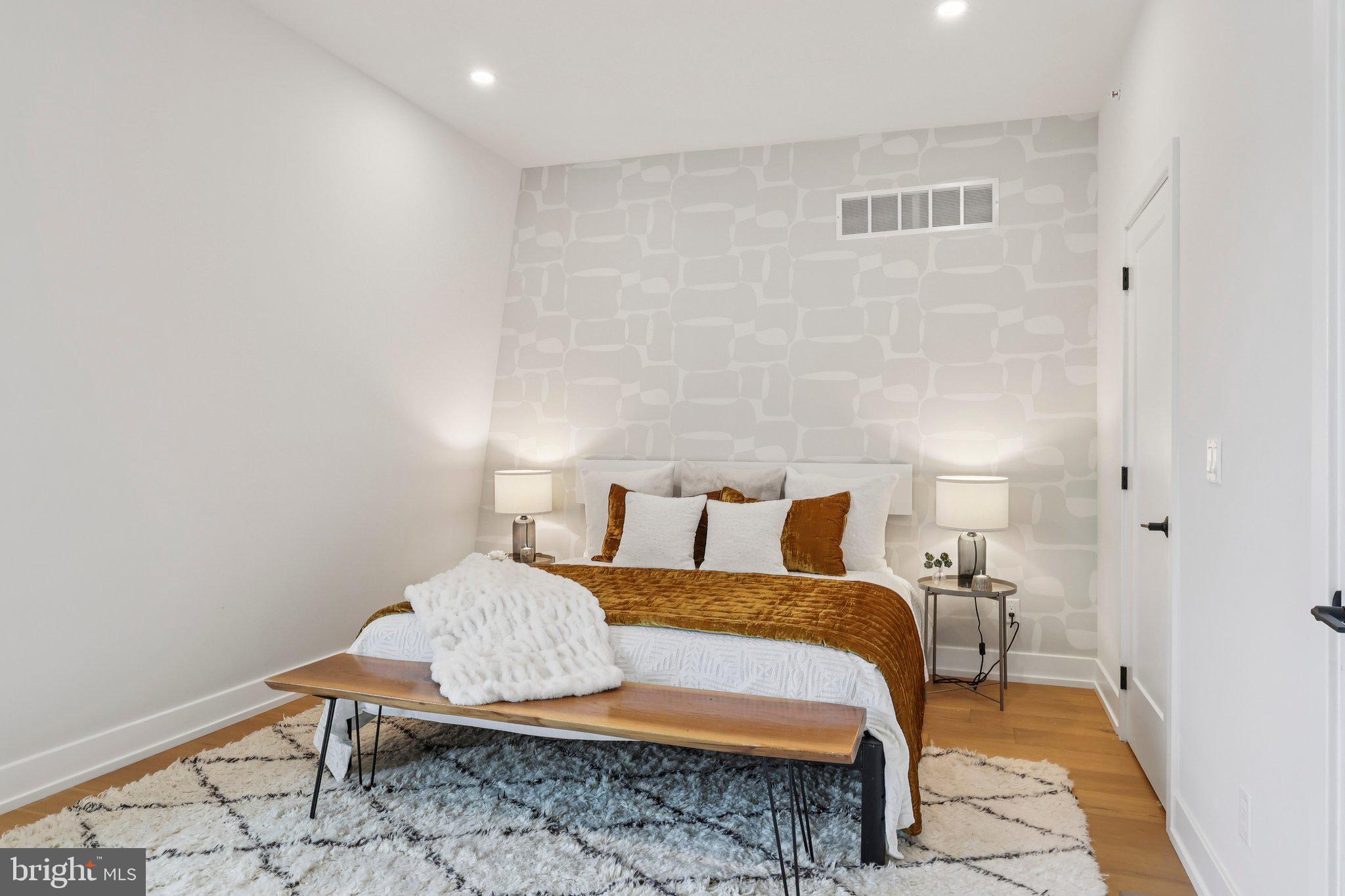 EAST FALLS - Residential