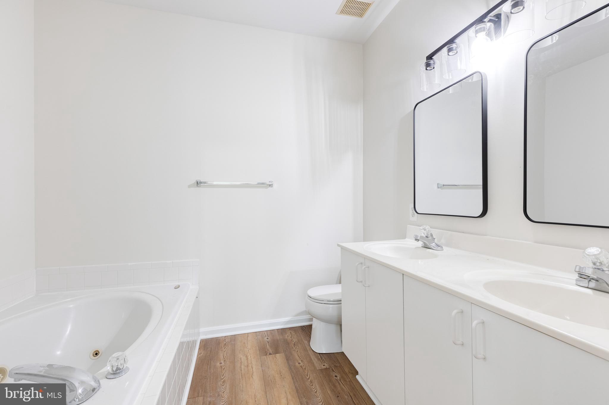 OWINGS MILLS NEWTOWN - Residential Lease