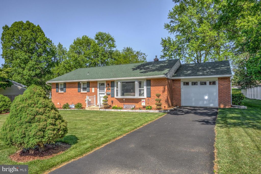 Photo of 407 MANOR VIEW DR, MILLERSVILLE, PA 17551 (MLS # PALA2035410)