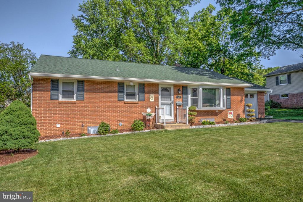 Photo of 407 MANOR VIEW DR, MILLERSVILLE, PA 17551 (MLS # PALA2035410)