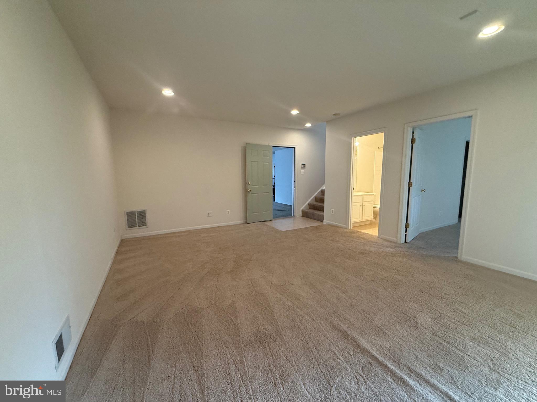 OAK MILL - Residential Lease