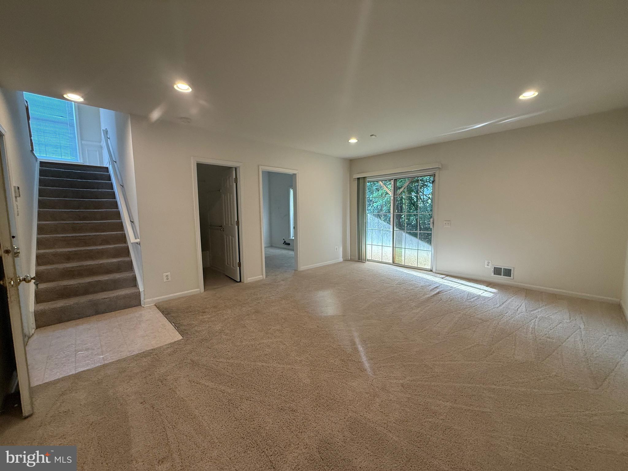 OAK MILL - Residential Lease