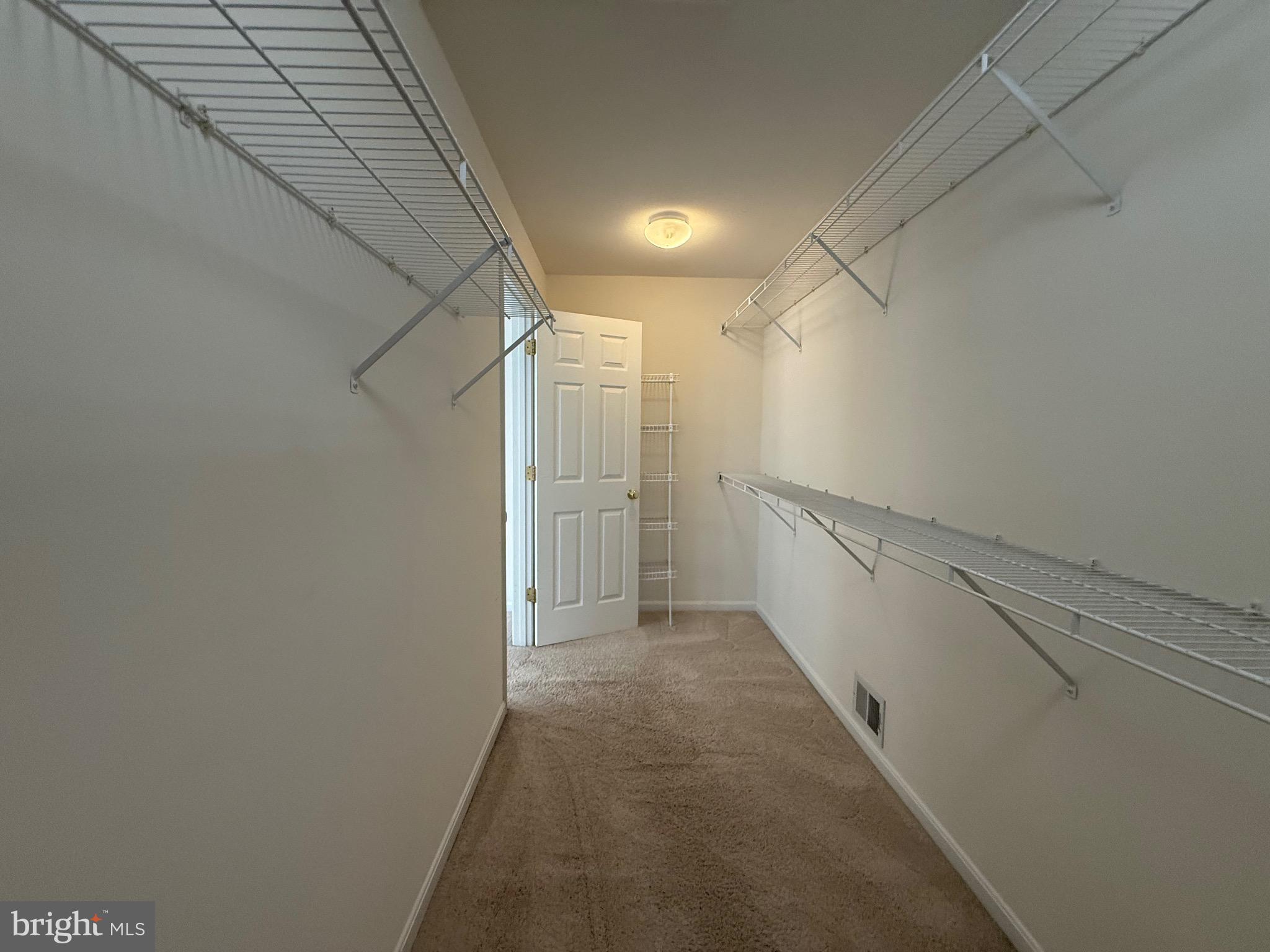 OAK MILL - Residential Lease