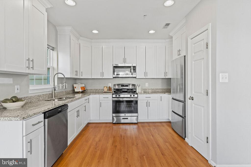 SOUTH RIDING - Residential