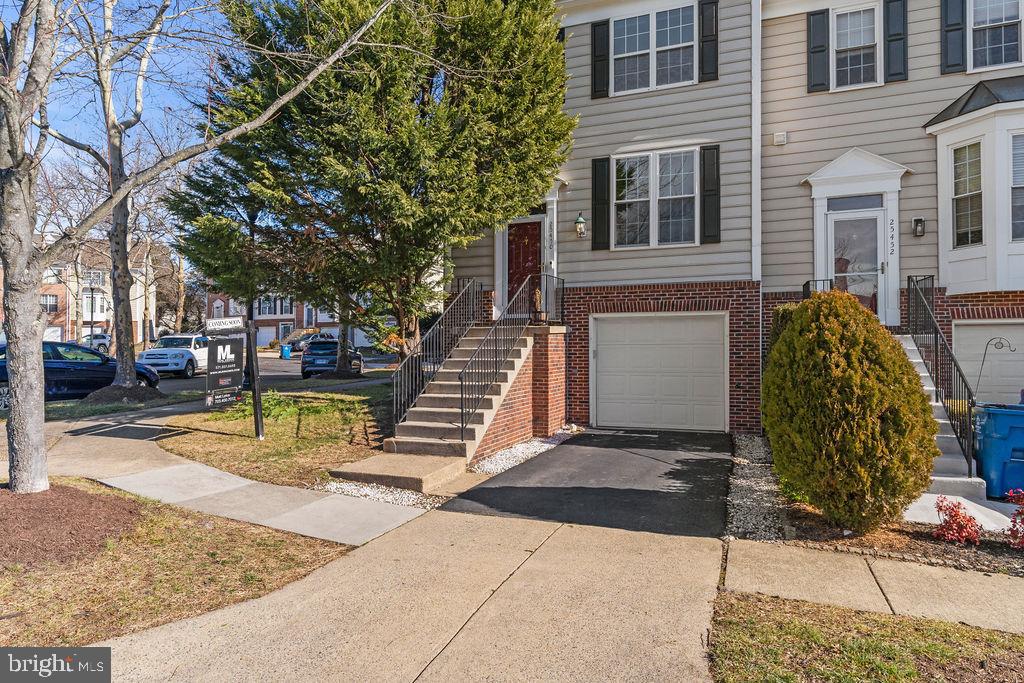 SOUTH RIDING - Residential