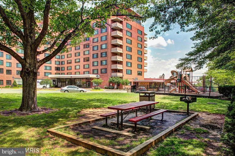 RIVER PLACE EAST - Residential Lease