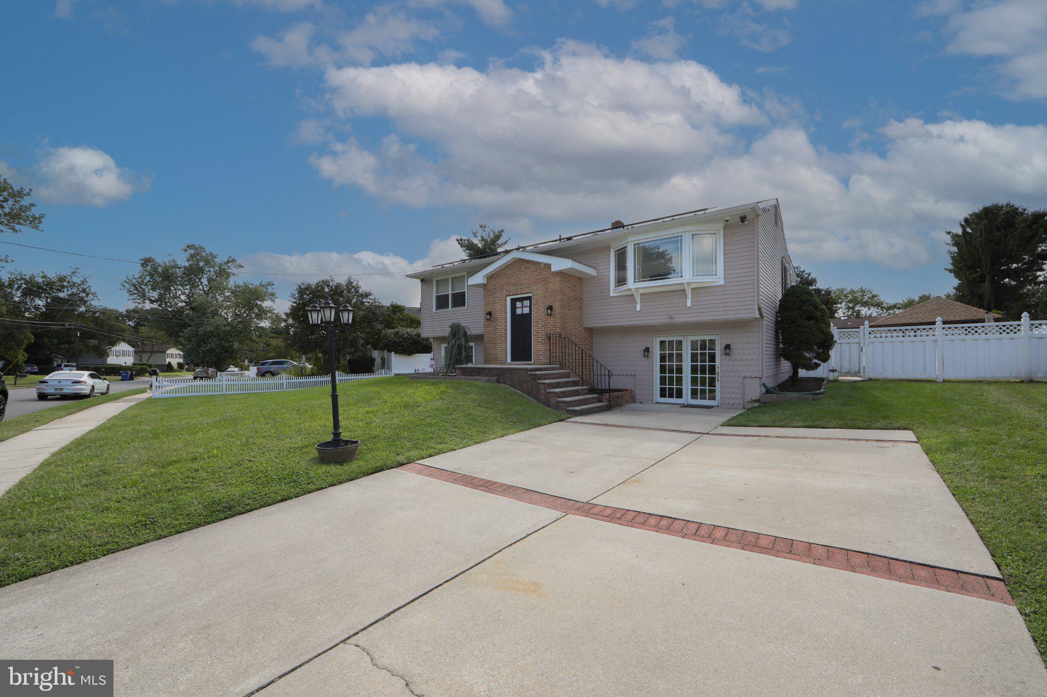 787 LANCING ROAD