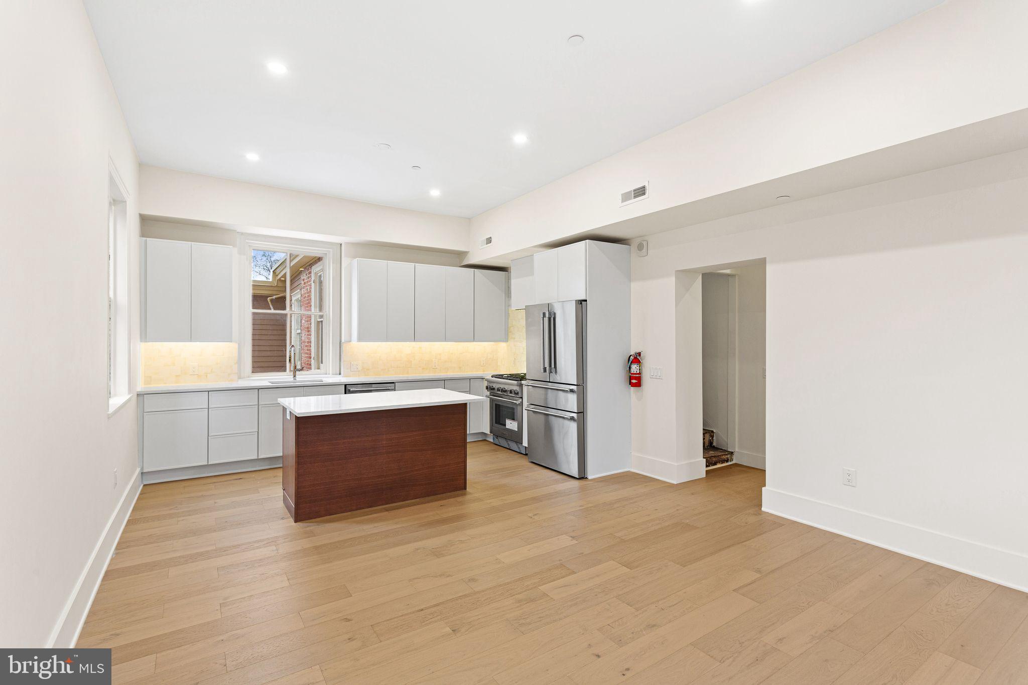 300 KINGS HIGHWAY E C