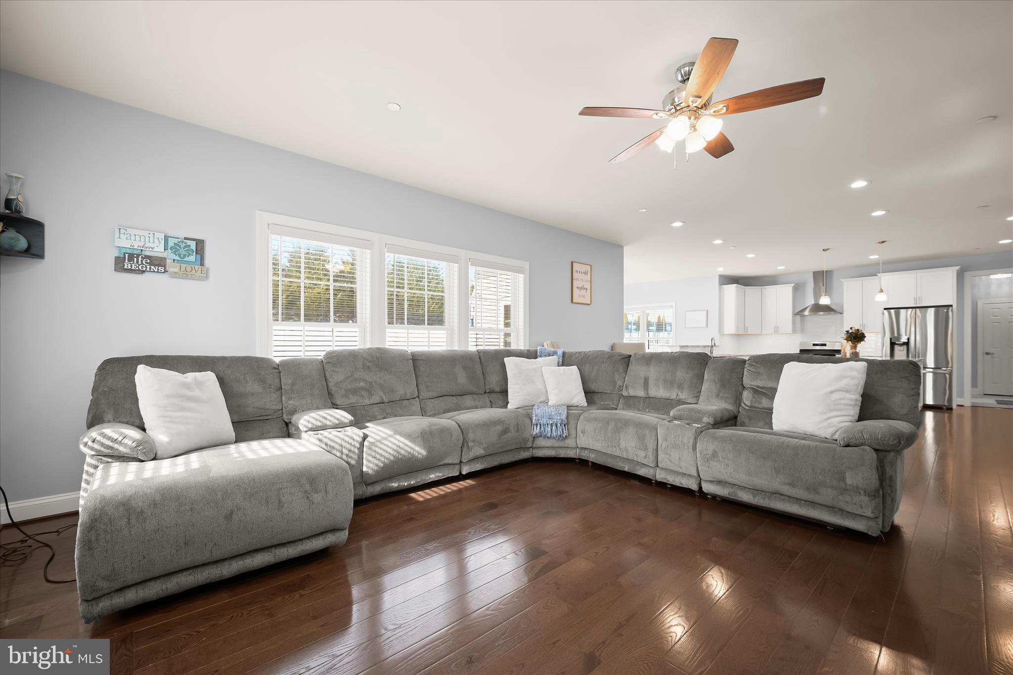 WATERS EDGE - Residential