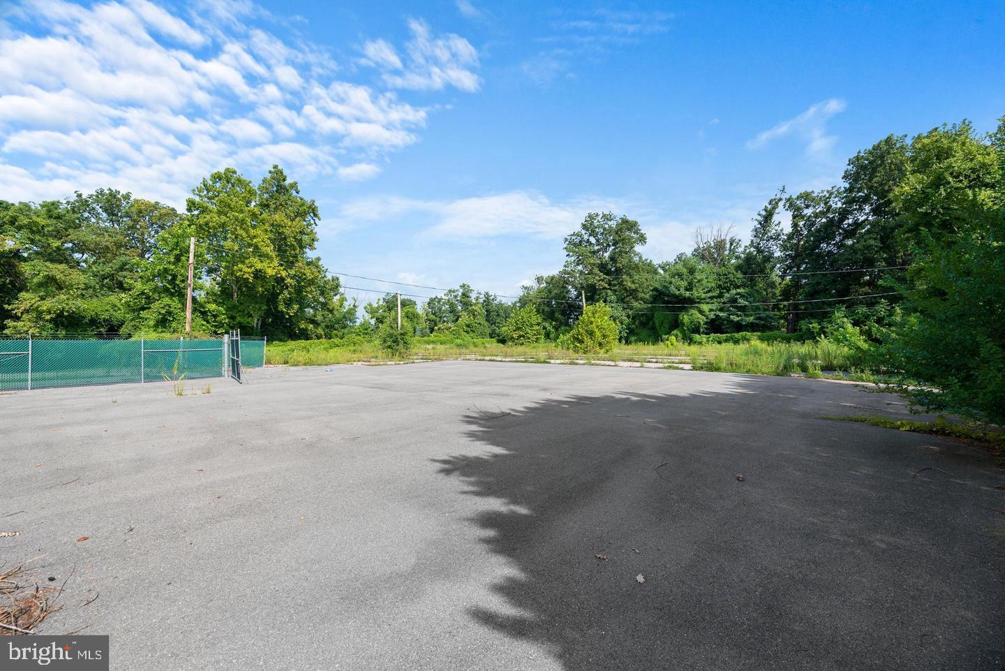 DAISY HILL ESTATES - Commercial Sale