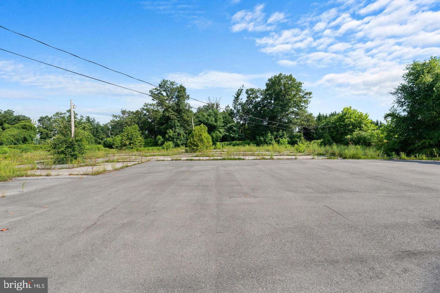 DAISY HILL ESTATES - Commercial Sale