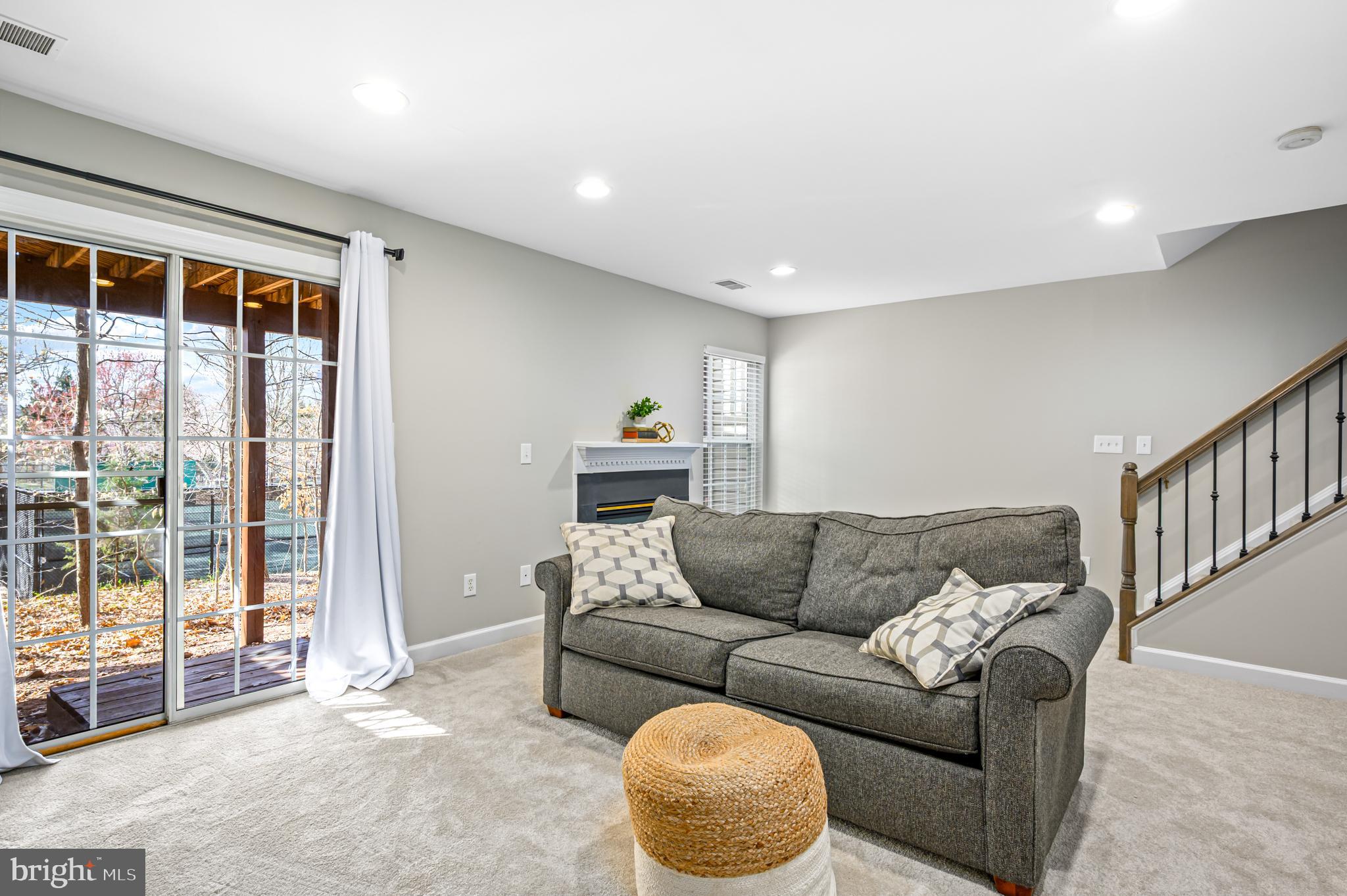 LOWES ISLAND - Residential