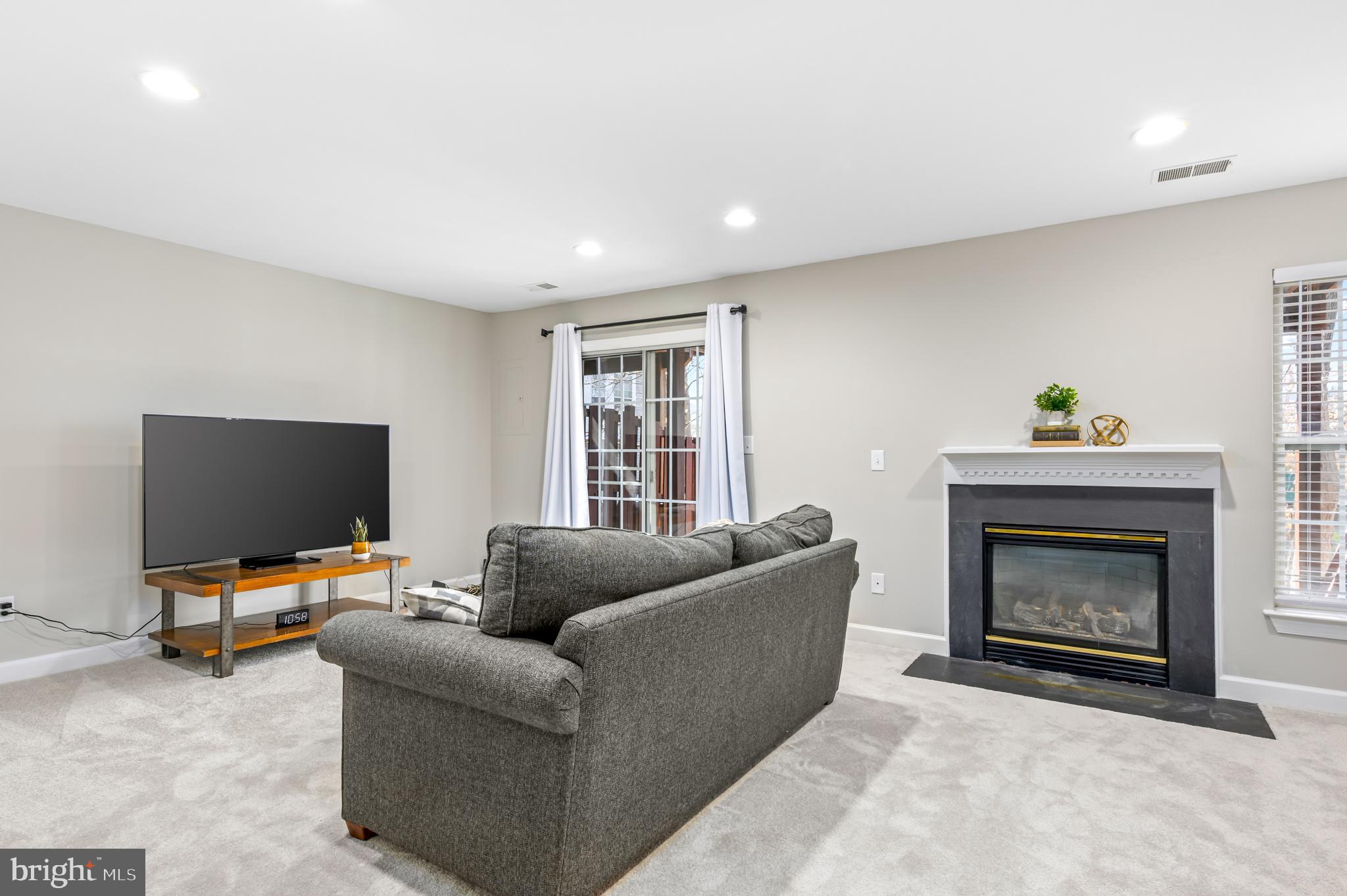 LOWES ISLAND - Residential