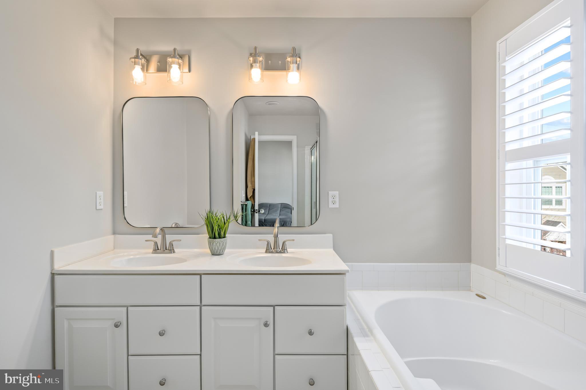 LOWES ISLAND - Residential