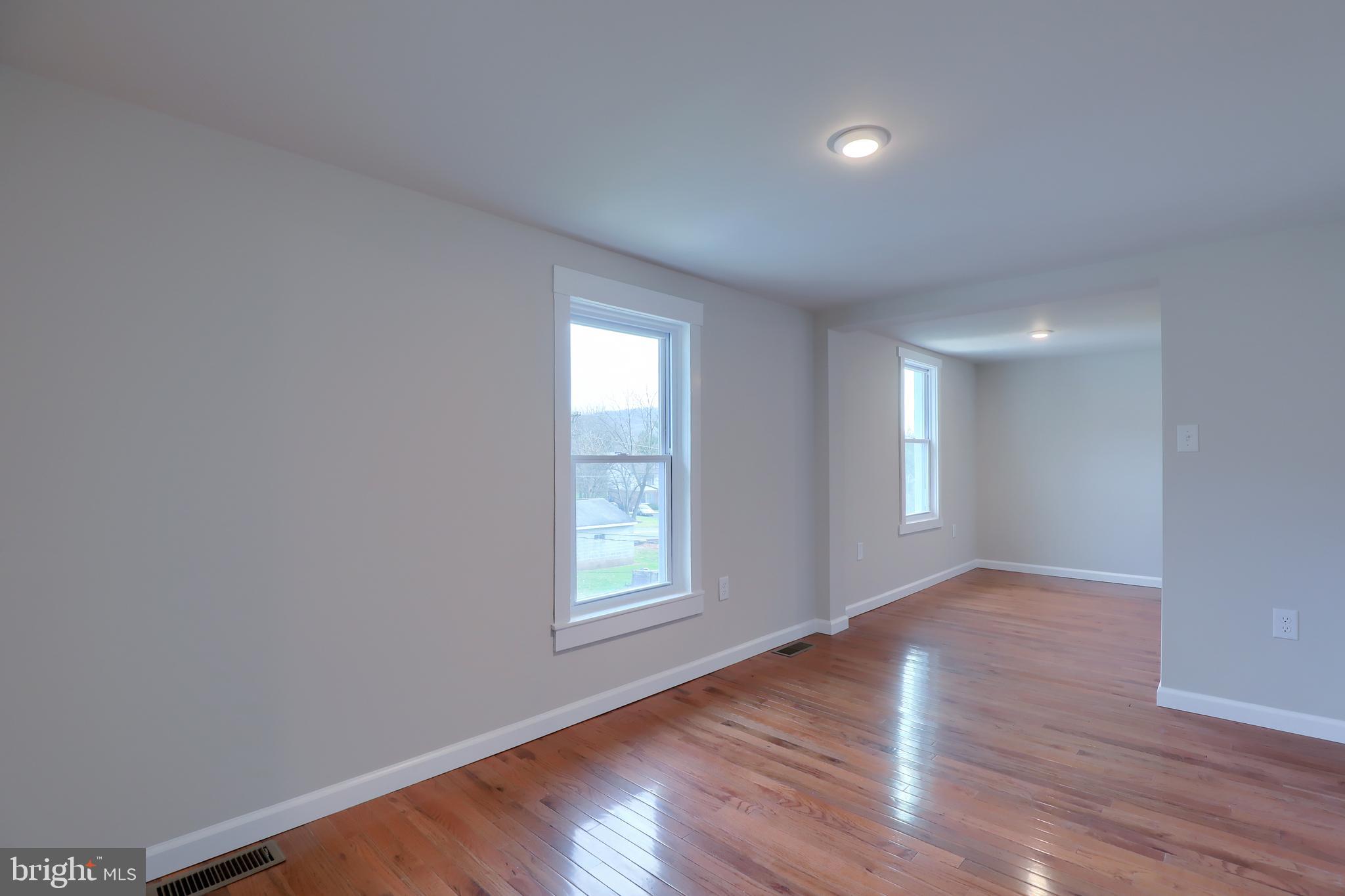 ADAMSTOWN - Residential